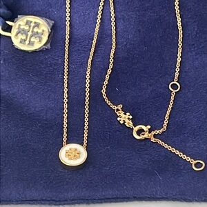 💛Tory Burch Necklace!